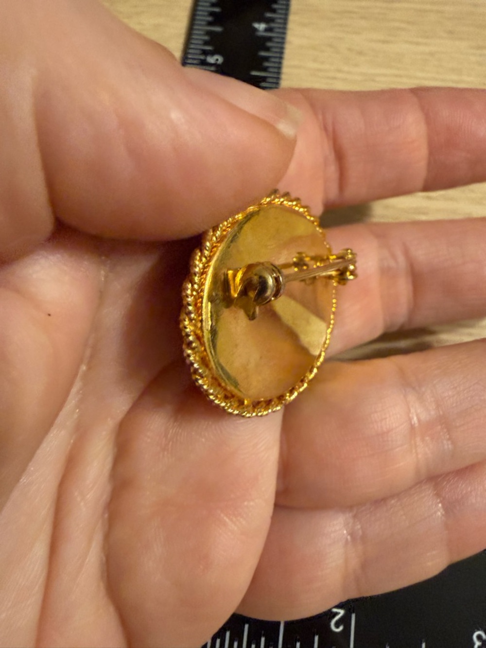 Vintage Fragonard Style Courtship Brooch Gold Tone Red Enamel Romantic Pin - Picture 5 of 8